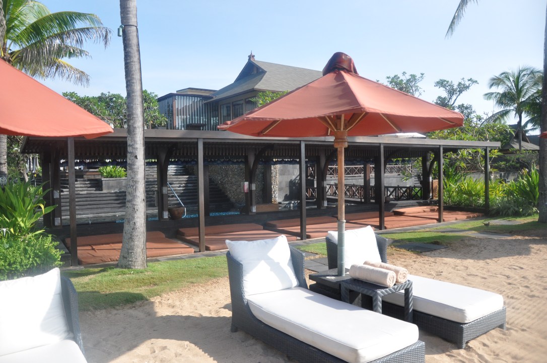 Swim up bar with lounge area on non-pool side.